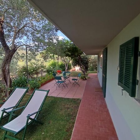 Independent Apartment With A Fabulous Patio - Casa Penny Cisano sul Neva Eksteriør bilde