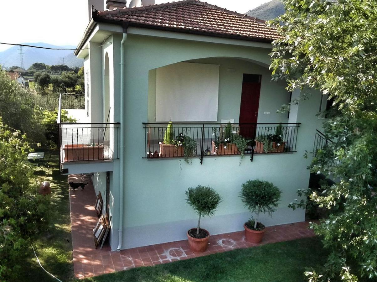 Independent Apartment With A Fabulous Patio - Casa Penny Cisano sul Neva Eksteriør bilde